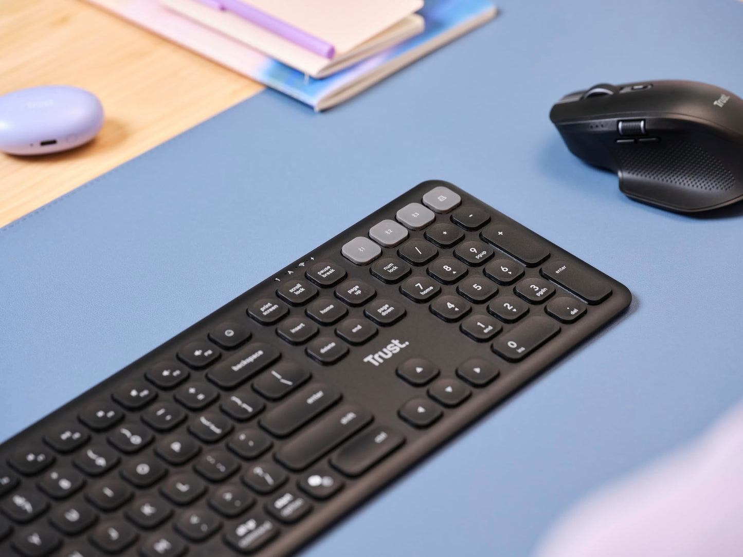 Trust Vaiya Wireless Keyboard Bluetooth + 2.4GHz QWERTY US Layout, Multi-Device Bluetooth Keyboard with Rechargeable Battery, 55% Recycled Material, Windows iOS iPadOS macOS Android, Black