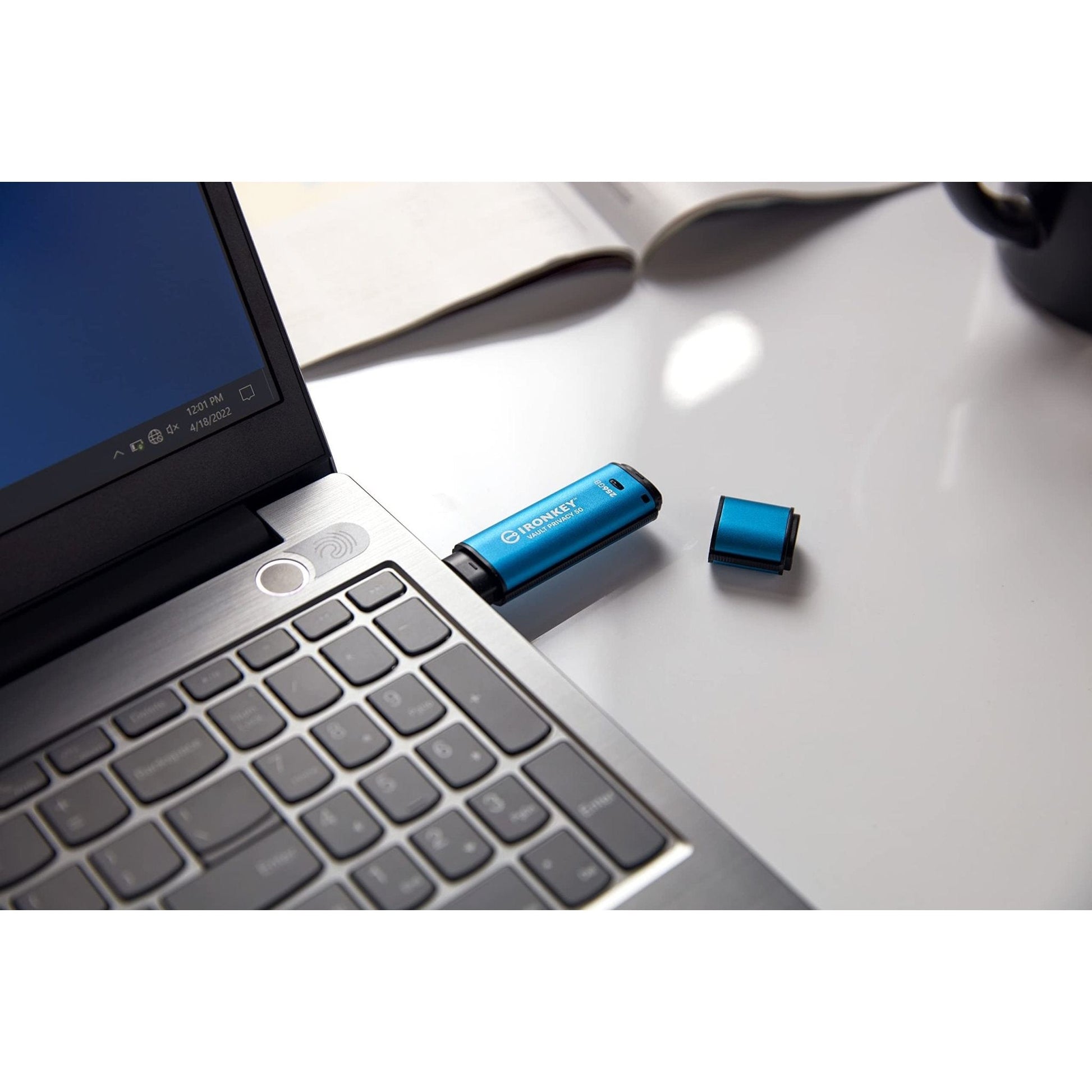 Kingston IronKey Vault Privacy 50 Drive Flash Drive USB FIPS 197 gecertificeerde & XTS-AES 256-bits gecodeerde USB-drive voor - IKVP50/32GB - NLMAX